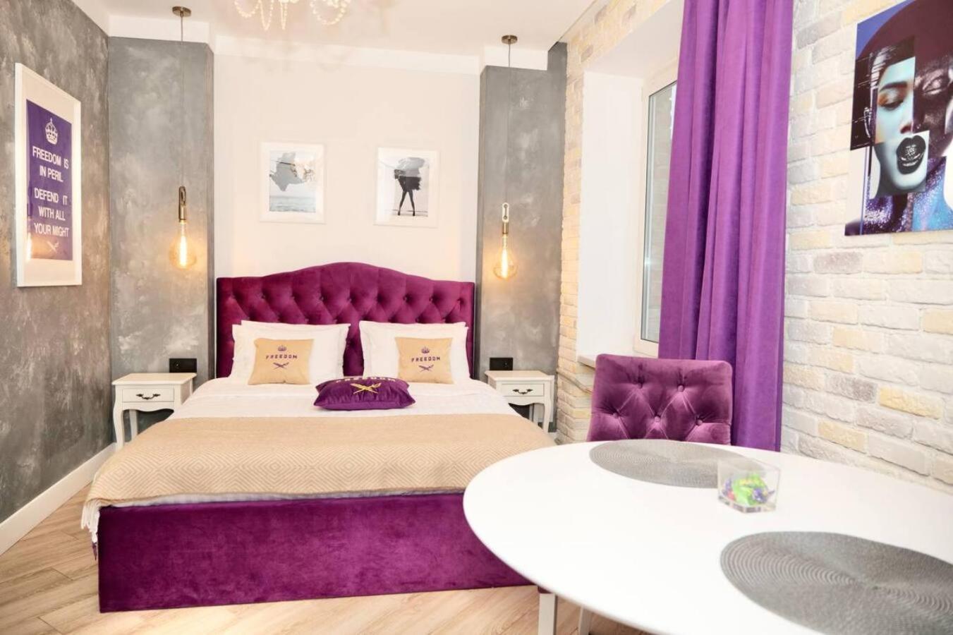 Freedom Apartments In City Center Kijev Kültér fotó